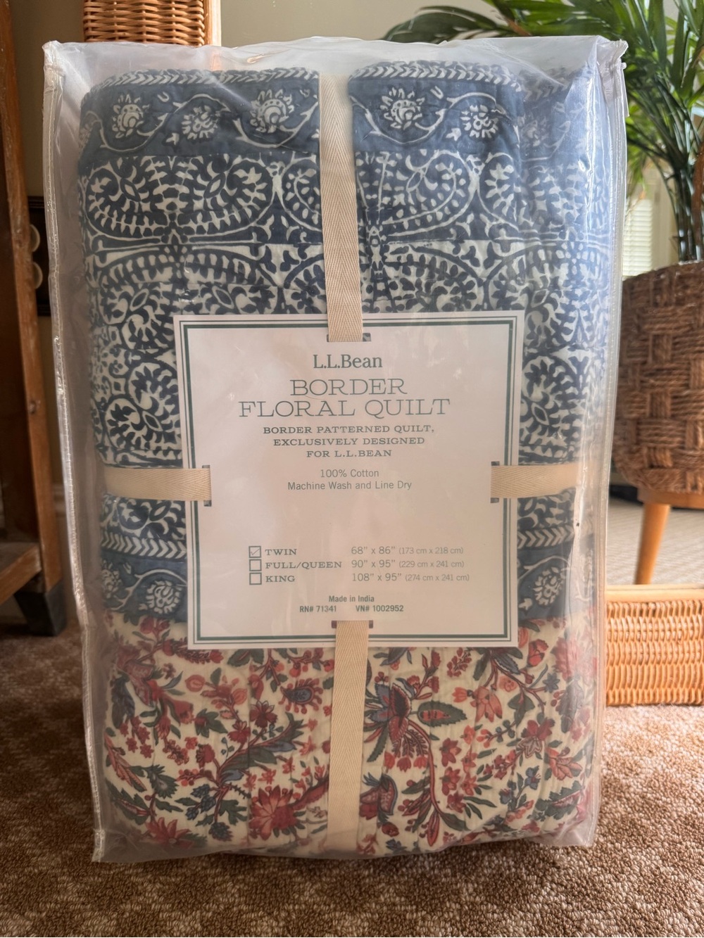 NIB - TWIN L.L. Bean Border Floral Quilt - Blue and Red